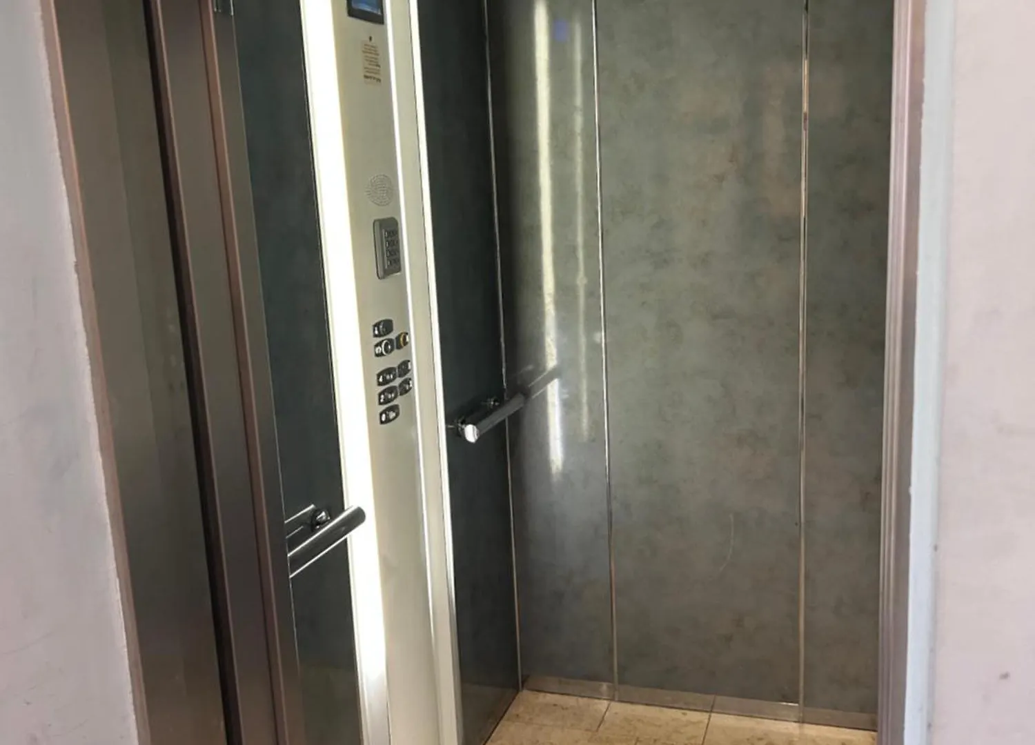 Large 2 Bed 2 Bathroom City Center Apartment With Free Underground Parking Belfast Royaume-Uni
