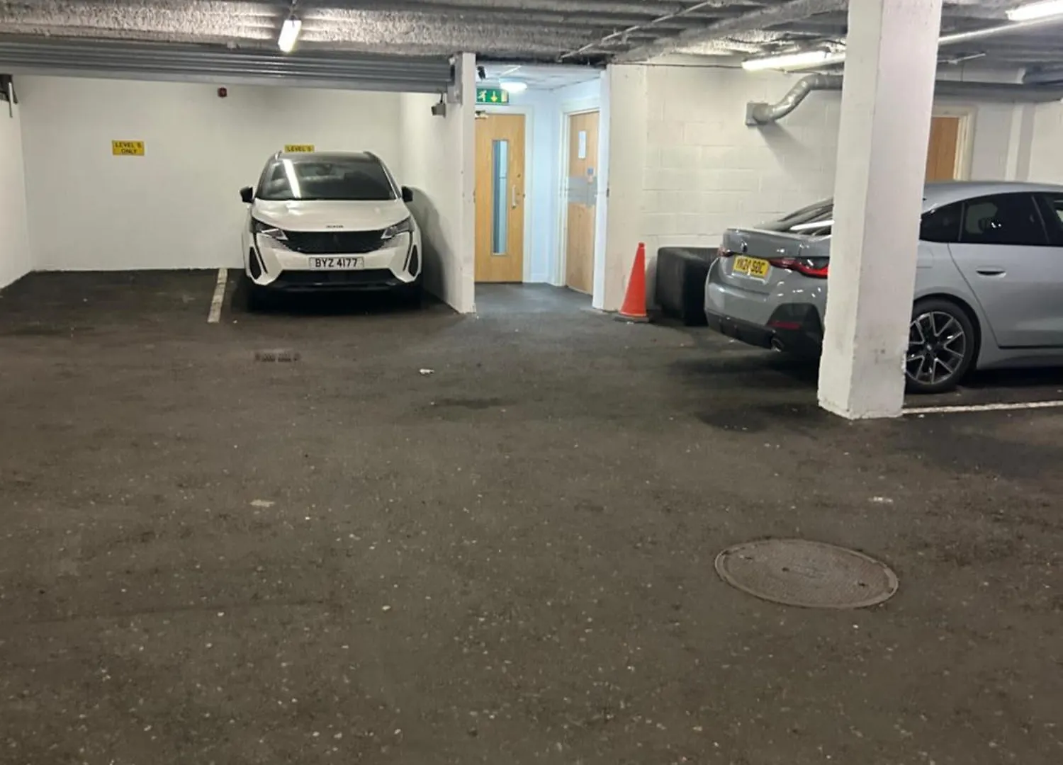 Large 2 Bed 2 Bathroom City Center Apartment With Free Underground Parking Belfast Royaume-Uni