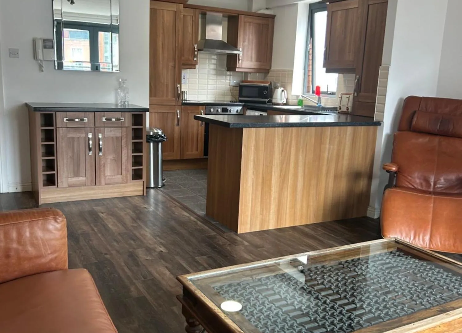 Large 2 Bed 2 Bathroom City Center Apartment With Free Underground Parking Belfast 0*,