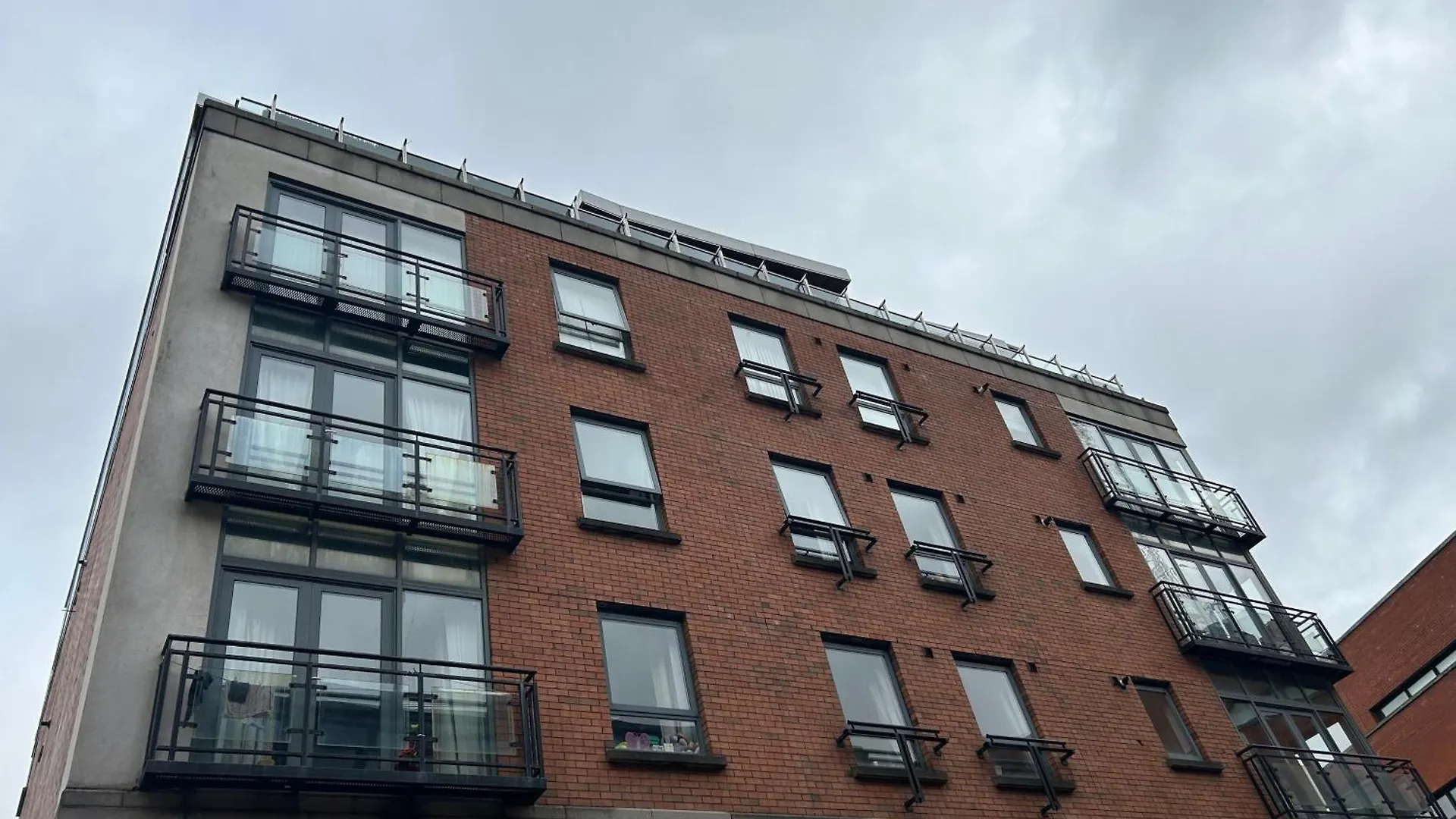Large 2 Bed 2 Bathroom City Center Apartment With Free Underground Parking Belfast Wielka Brytania