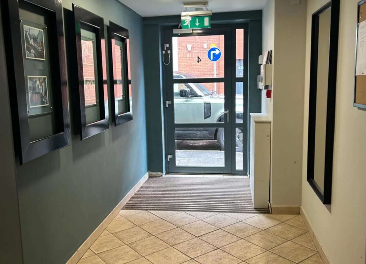 Large 2 Bed 2 Bathroom City Center Apartment With Free Underground Parking Belfast