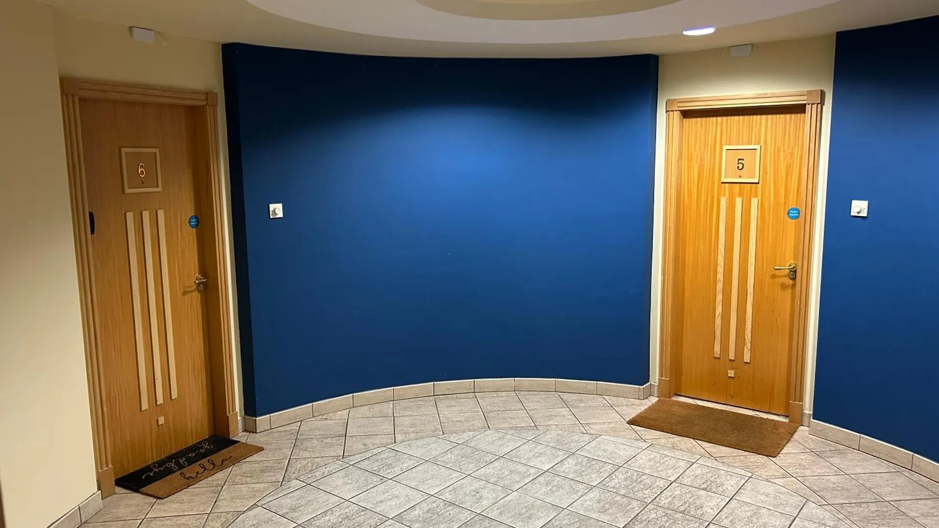 Large 2 Bed 2 Bathroom City Center Apartment With Free Underground Parking Belfast
