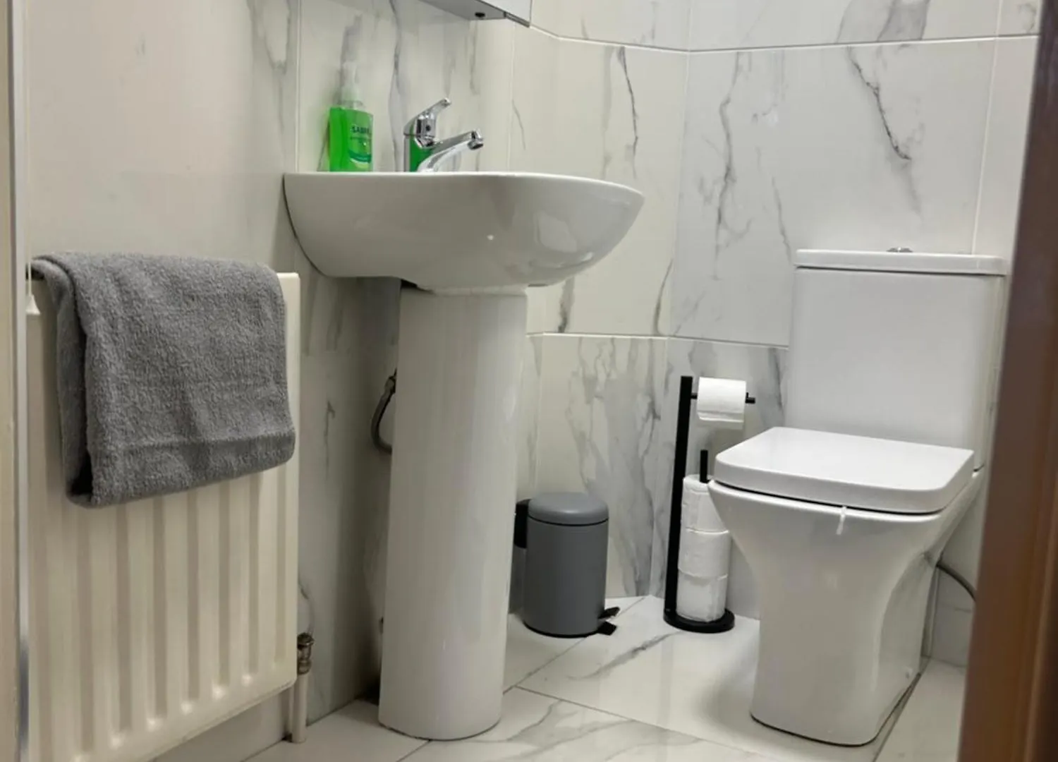 Large 2 Bed 2 Bathroom City Center Apartment With Free Underground Parking Belfast