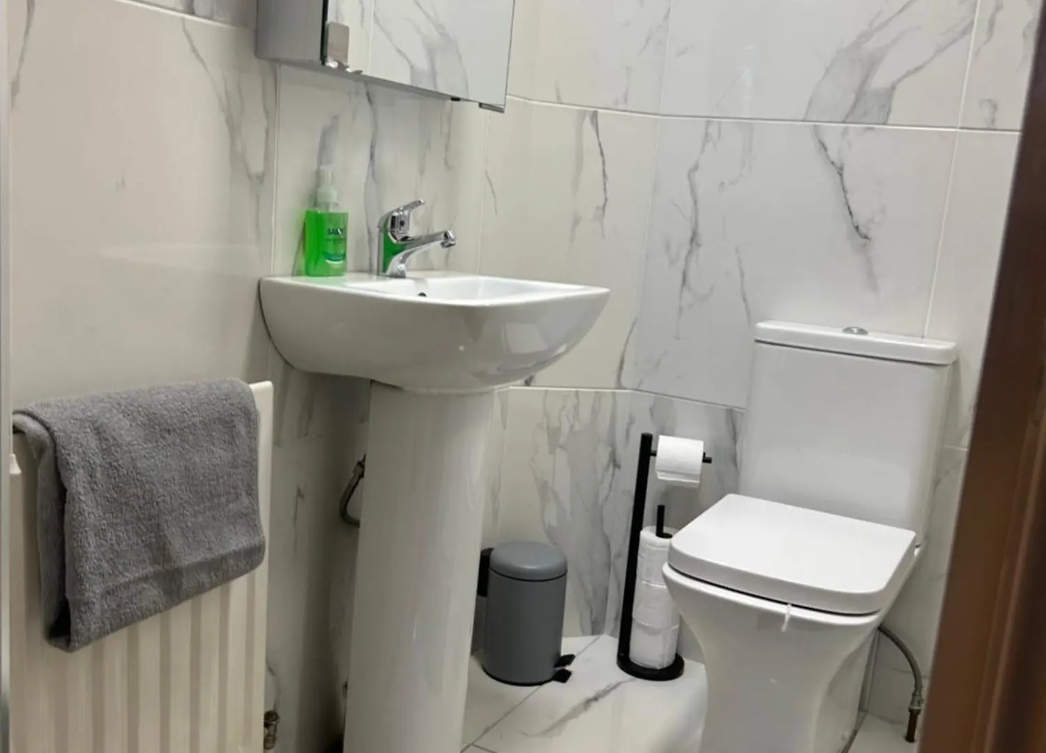 Large 2 Bed 2 Bathroom City Center Apartment With Free Underground Parking Belfast