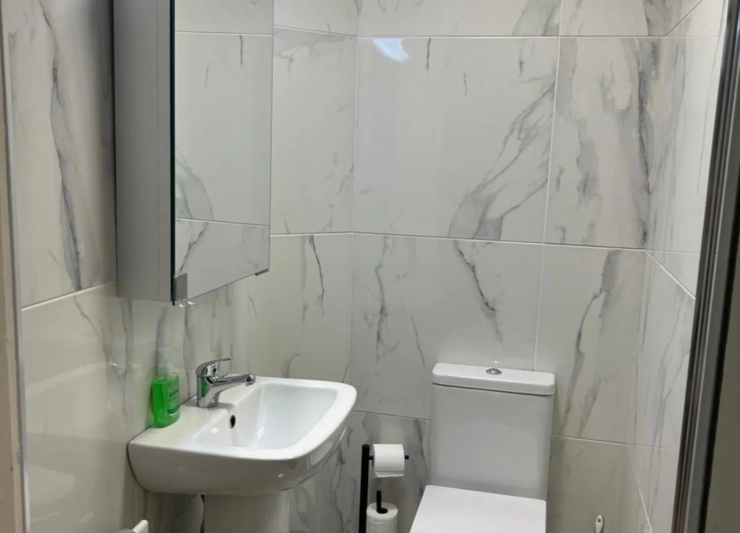 Large 2 Bed 2 Bathroom City Center Apartment With Free Underground Parking Belfast 0*,