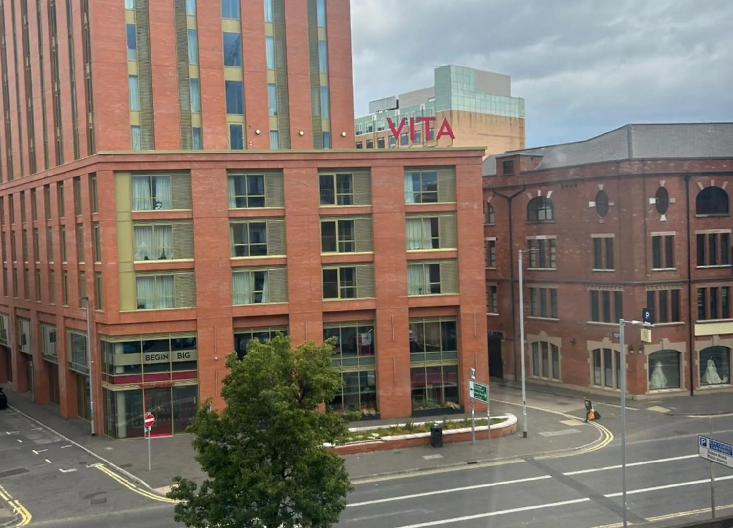 Large 2 Bed 2 Bathroom City Center Apartment With Free Underground Parking Belfast